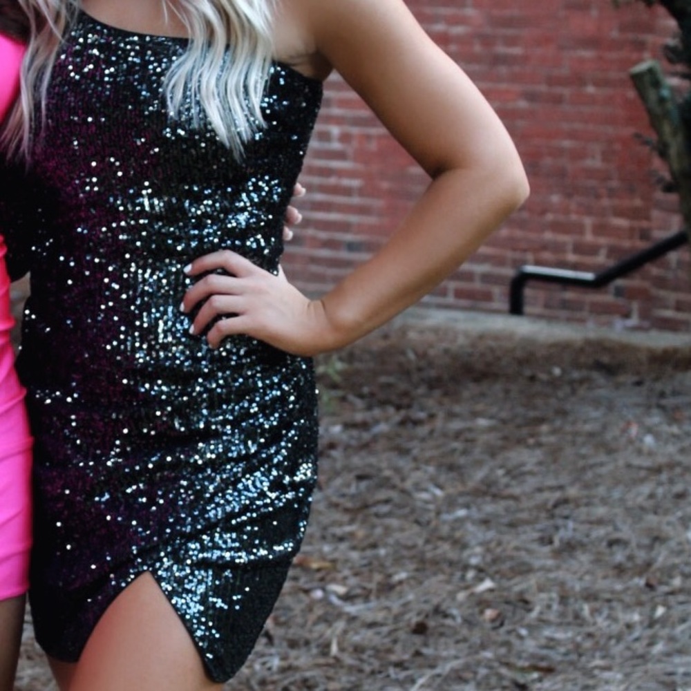 Black sequin one shoulder mini dress. Worn once for homecoming. Very comfortable